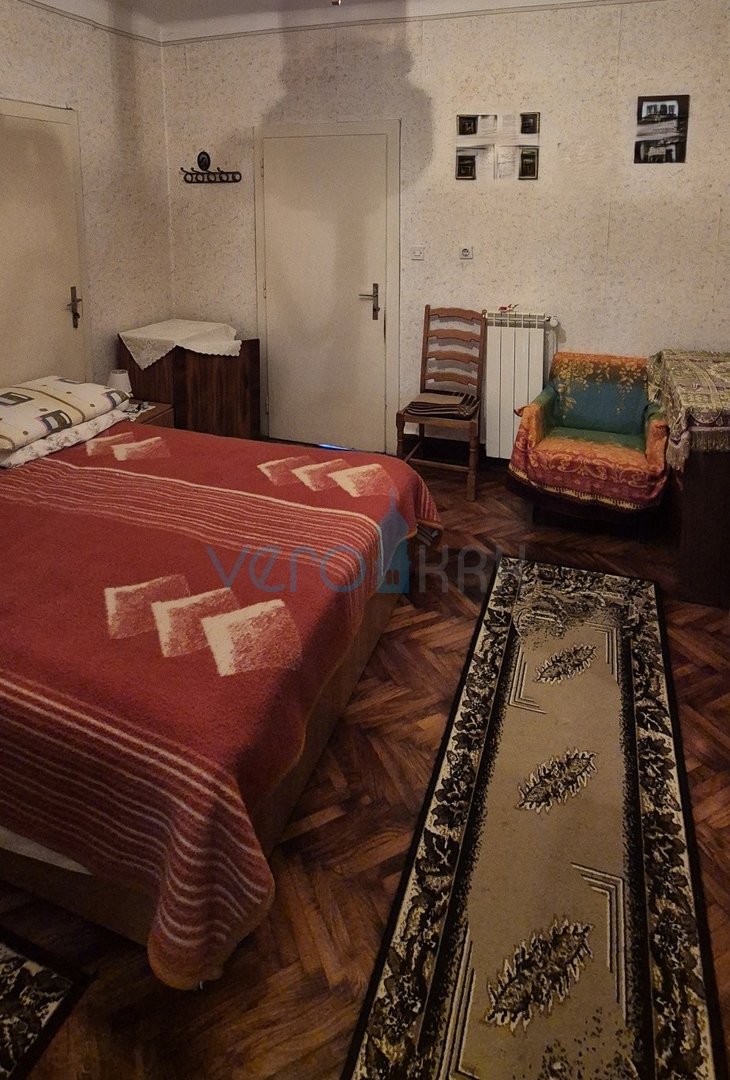 Dobrinj, otok Krk, samostojna kamnita hiša, pogled na morje, terasa, konoba, prodamo