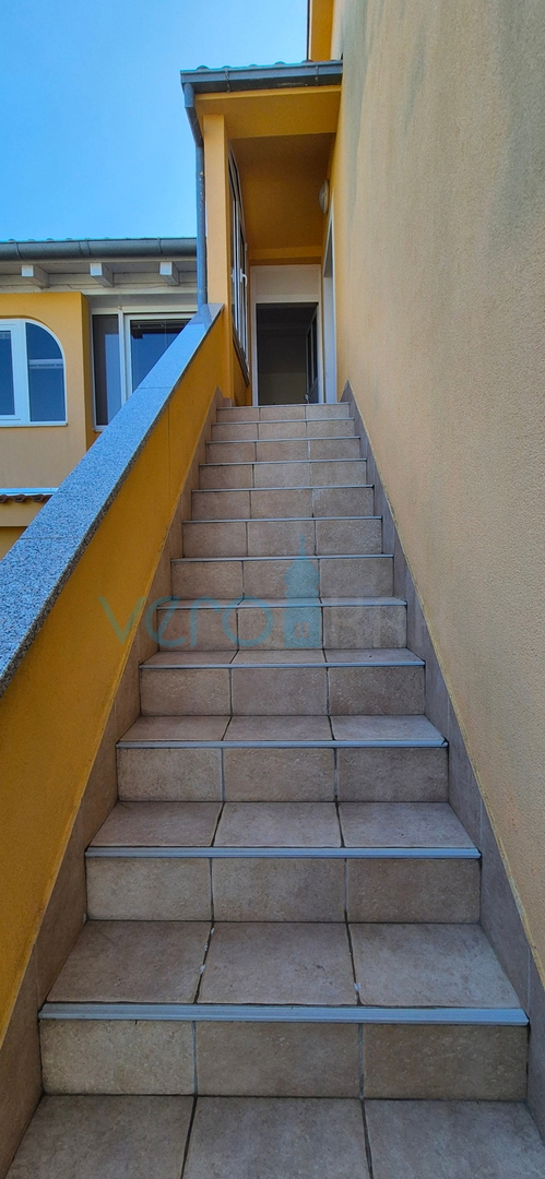Malinska, otok Krk, dvojna hiša s pogledom, zemljišče, bližina morja, prodaja