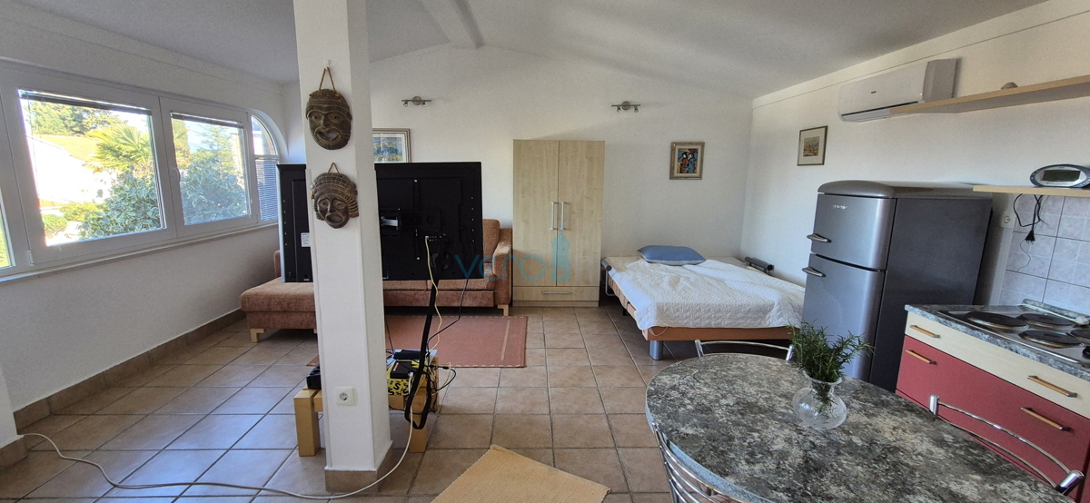 Malinska, otok Krk, dvojna hiša s pogledom, zemljišče, bližina morja, prodaja