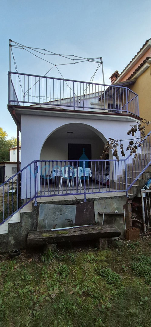 Otok Krk, Dobrinj, okolica, dvojna hiša z dvema apartmajema, razgled, vrt, prodaja