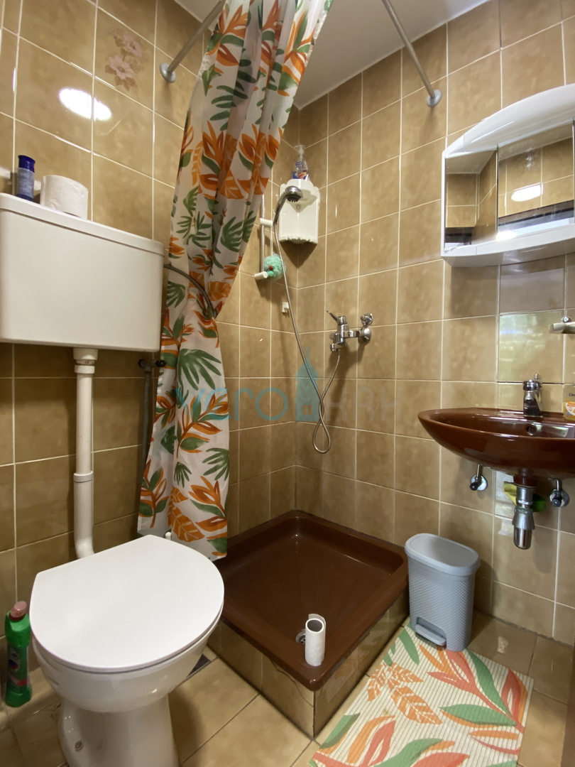Otok Krk, Dobrinj, okolica, dvojna kuća z dvema apartmajnama, pogled, zemljišče, prodaja
