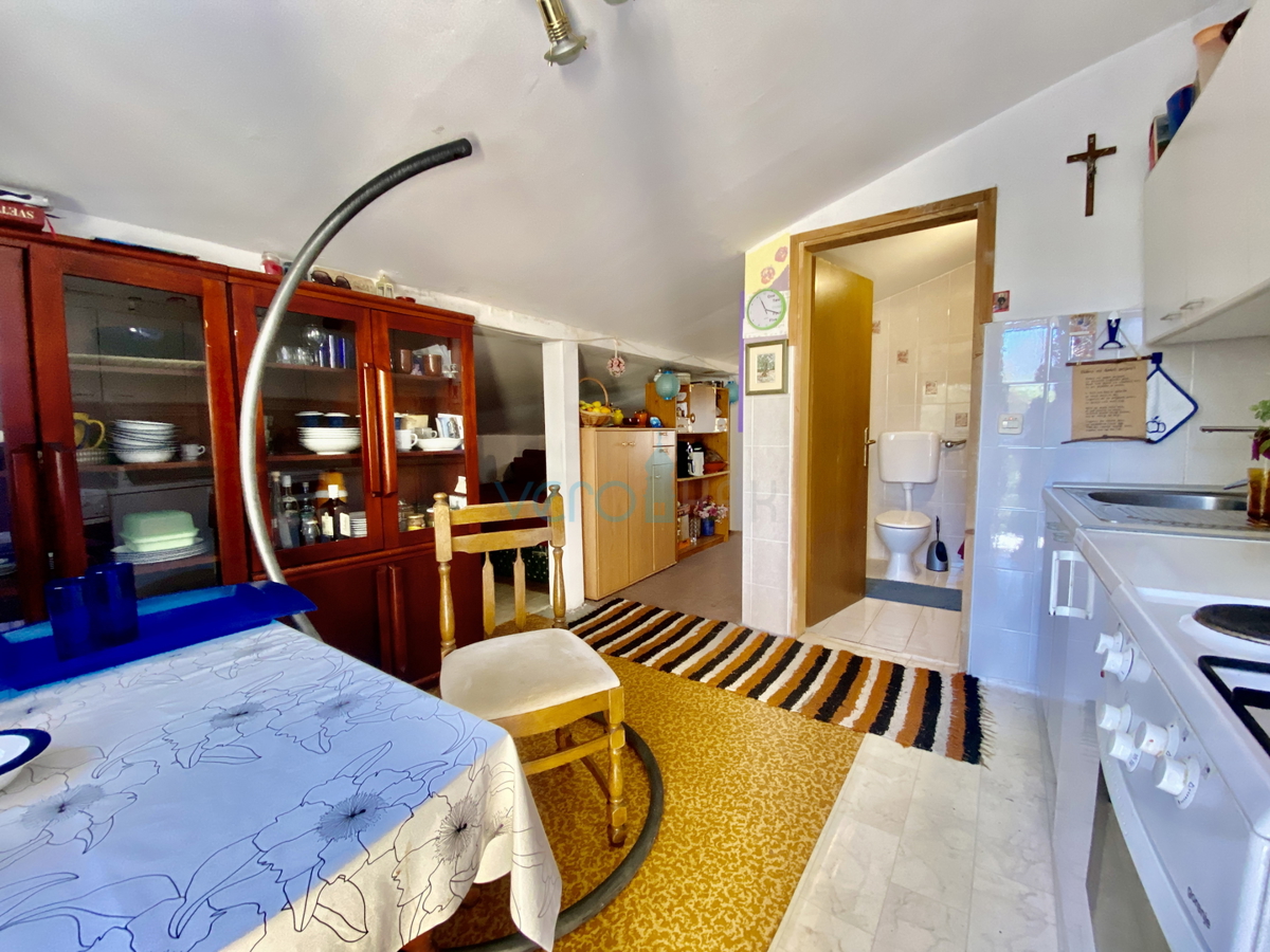 Otok Krk, Dobrinj, okolica, dvojna kuća z dvema apartmajnama, pogled, zemljišče, prodaja