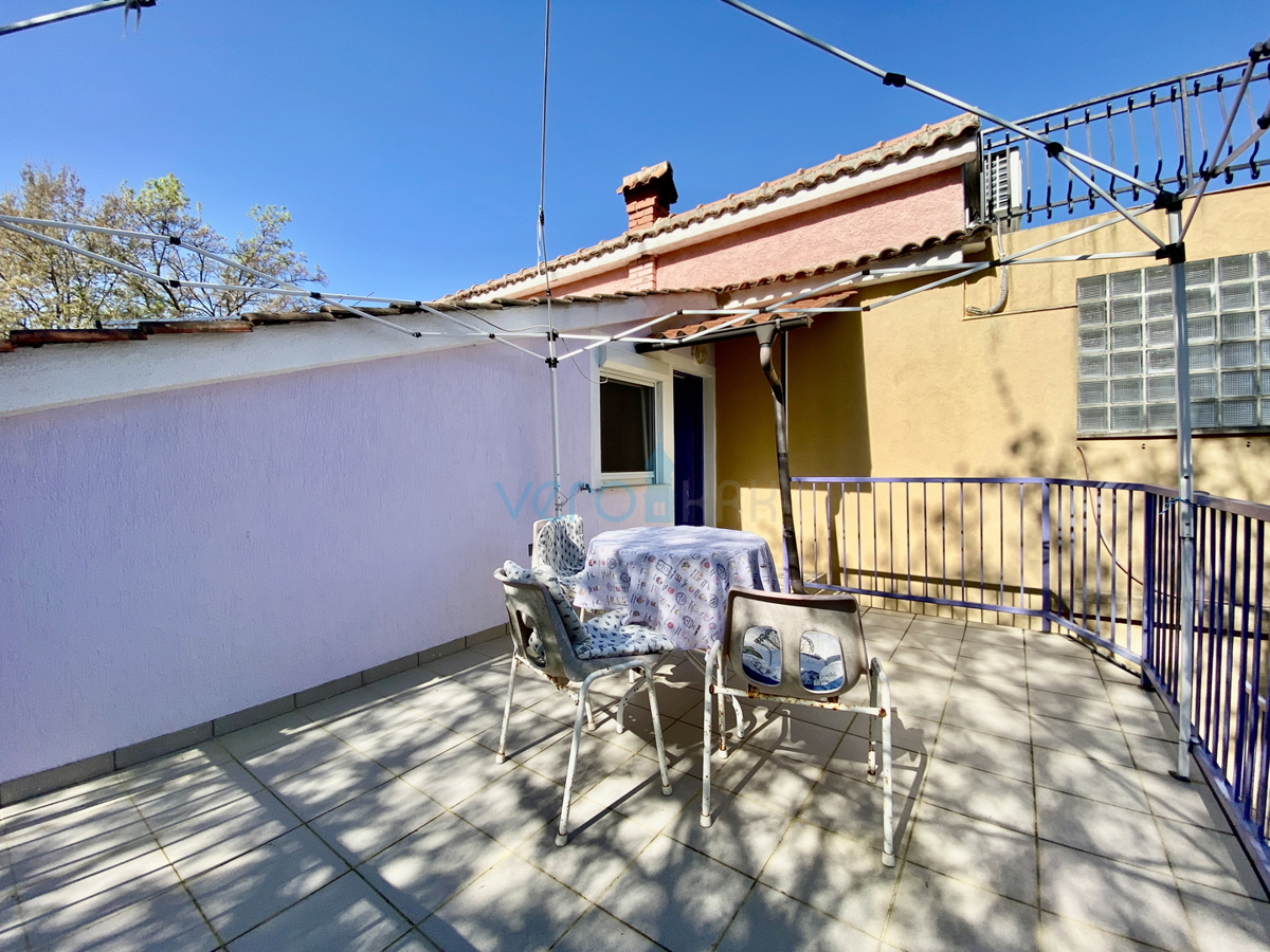 Otok Krk, Dobrinj, okolica, dvojna kuća z dvema apartmajnama, pogled, zemljišče, prodaja