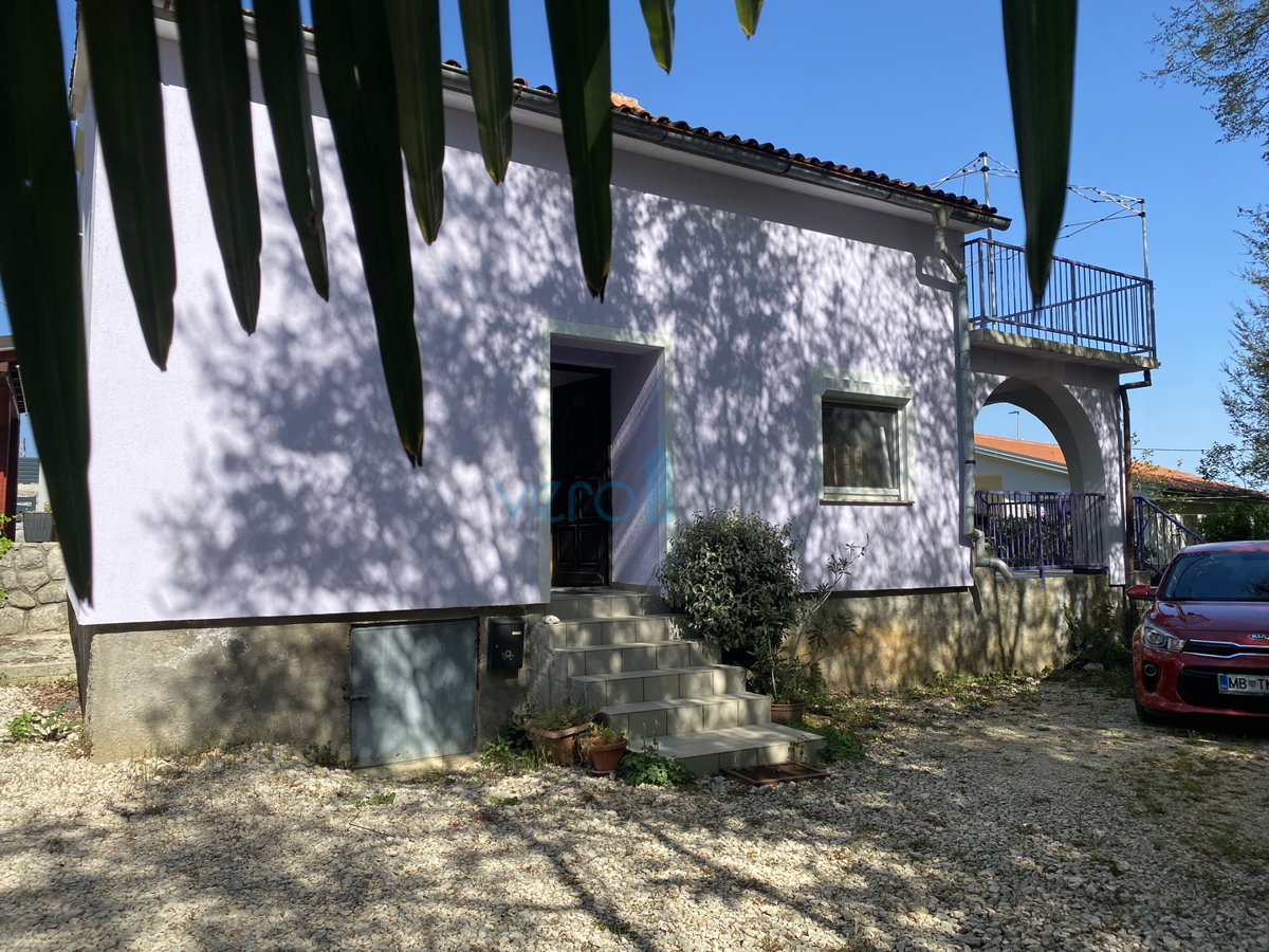 Otok Krk, Dobrinj, okolica, dvojna kuća z dvema apartmajnama, pogled, zemljišče, prodaja