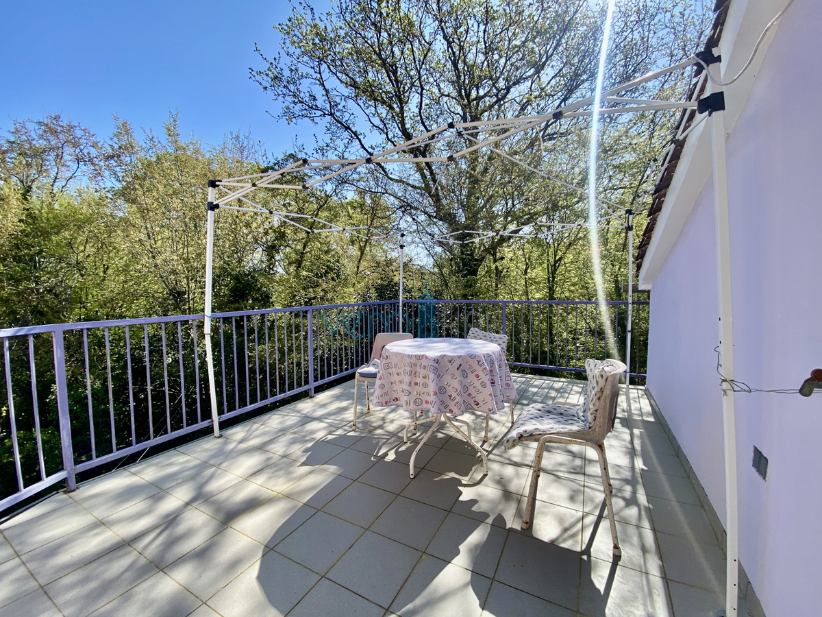 Otok Krk, Dobrinj, okolica, dvojna kuća z dvema apartmajnama, pogled, zemljišče, prodaja
