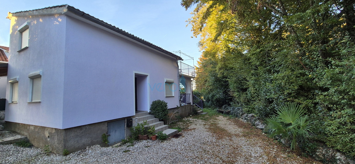 Otok Krk, Dobrinj, okolica, dvojna hiša z dvema apartmajema, razgled, vrt, prodaja
