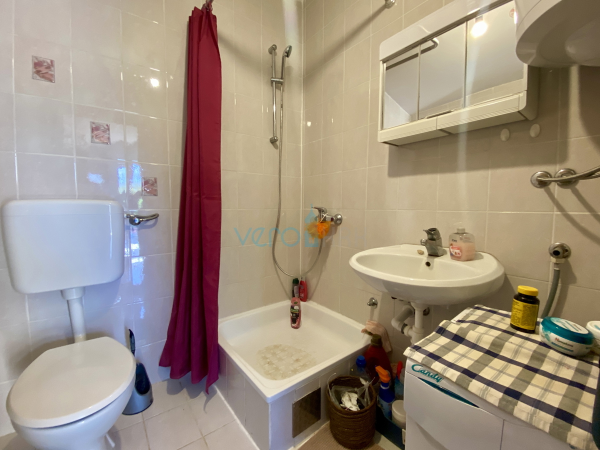 Otok Krk, Dobrinj, okolica, dvojna kuća z dvema apartmajnama, pogled, zemljišče, prodaja