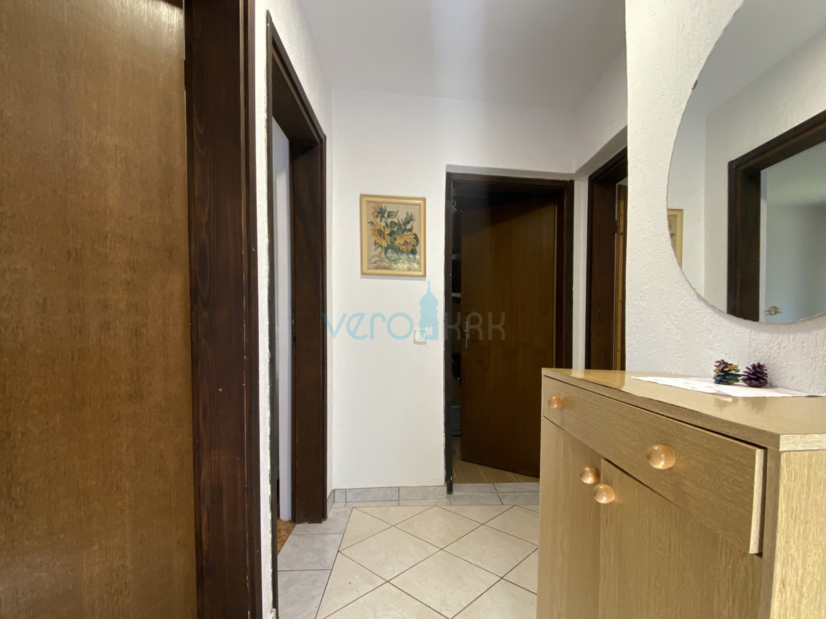 Otok Krk, Dobrinj, okolica, dvojna kuća z dvema apartmajnama, pogled, zemljišče, prodaja