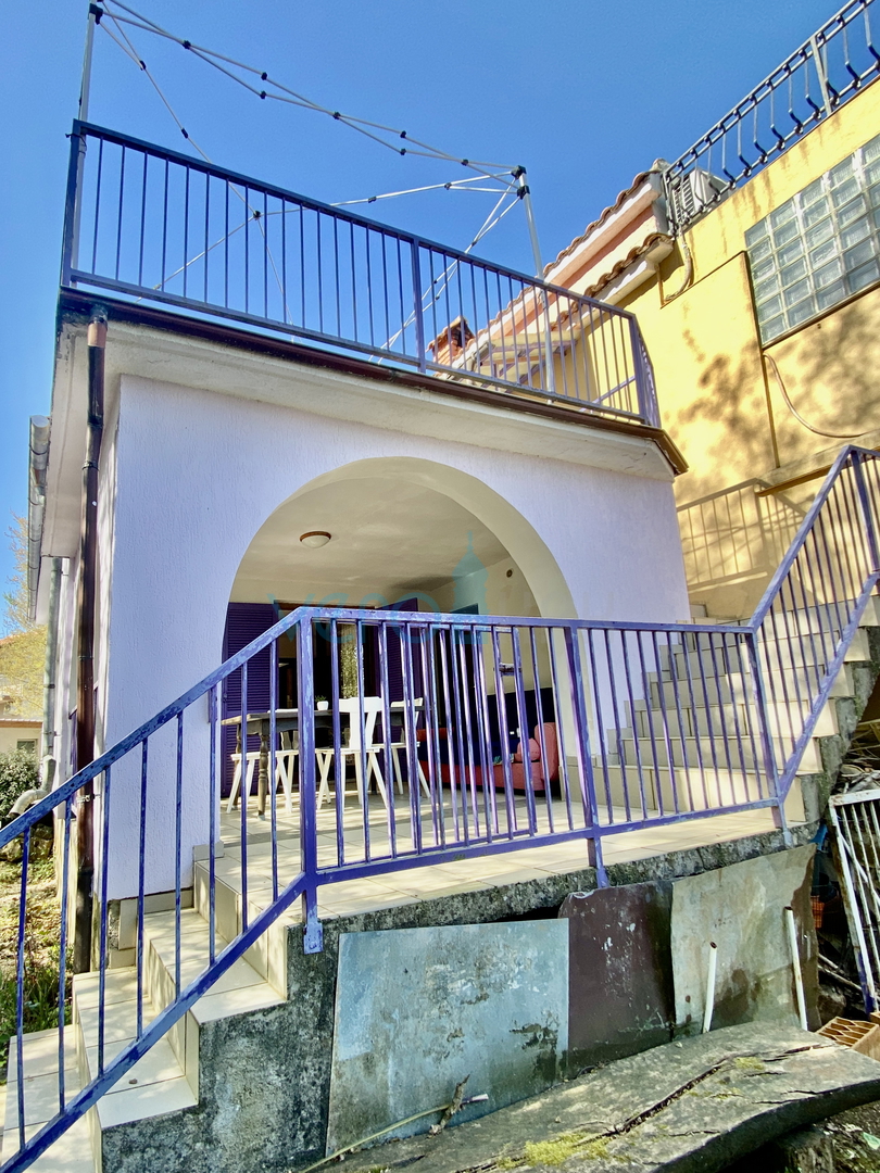 Otok Krk, Dobrinj, okolica, dvojna kuća z dvema apartmajnama, pogled, zemljišče, prodaja