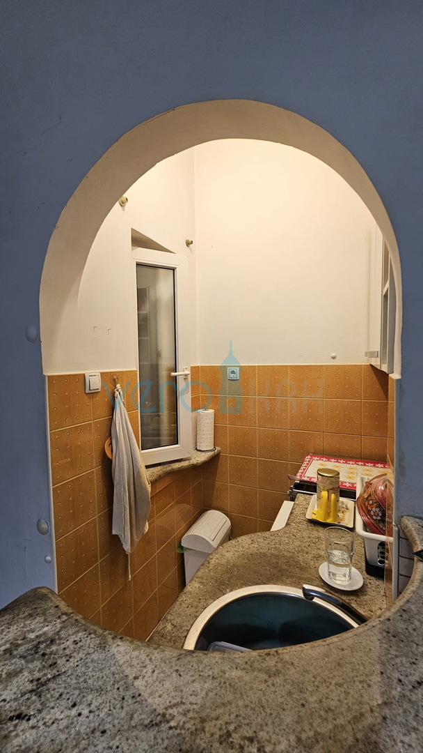 Rijeka, center, Pomerio, prostorno štirisobno stanovanje s 97 m2 v drugem nadstropju