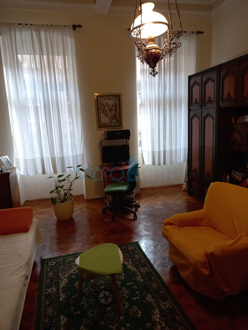 Rijeka, center, Pomerio, prostorno štirisobno stanovanje s 97 m2 v drugem nadstropju