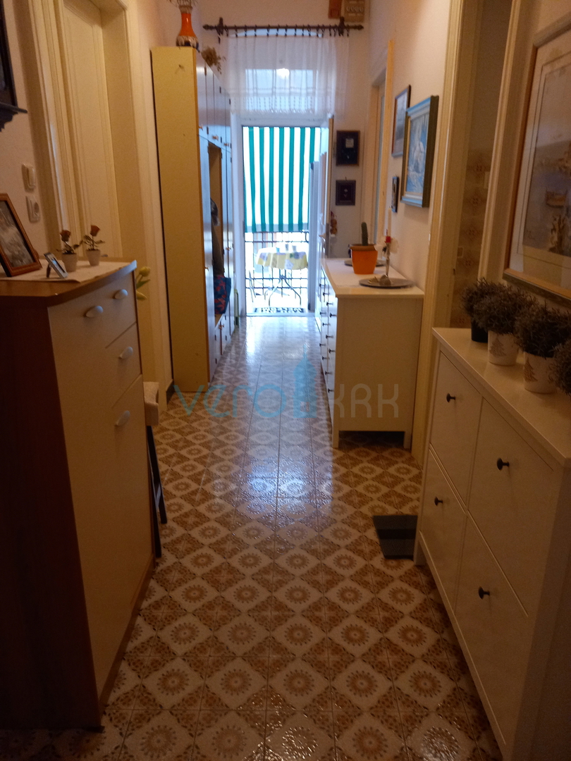 Rijeka, center, Pomerio, prostorno štirisobno stanovanje s 97 m2 v drugem nadstropju