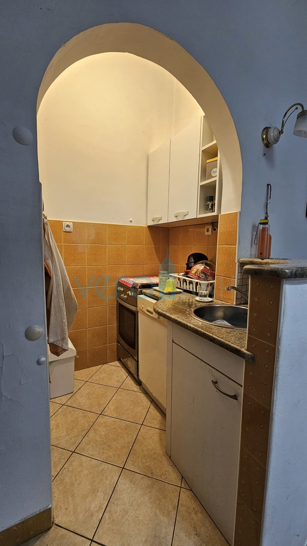 Rijeka, center, Pomerio, prostorno štirisobno stanovanje s 97 m2 v drugem nadstropju