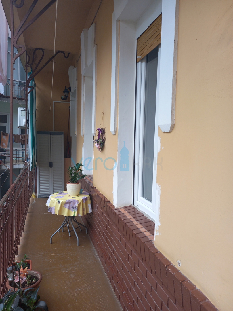 Rijeka, center, Pomerio, prostorno štirisobno stanovanje s 97 m2 v drugem nadstropju