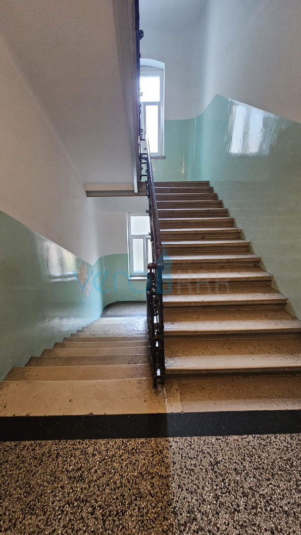 Rijeka, center, Pomerio, prostorno štirisobno stanovanje s 97 m2 v drugem nadstropju
