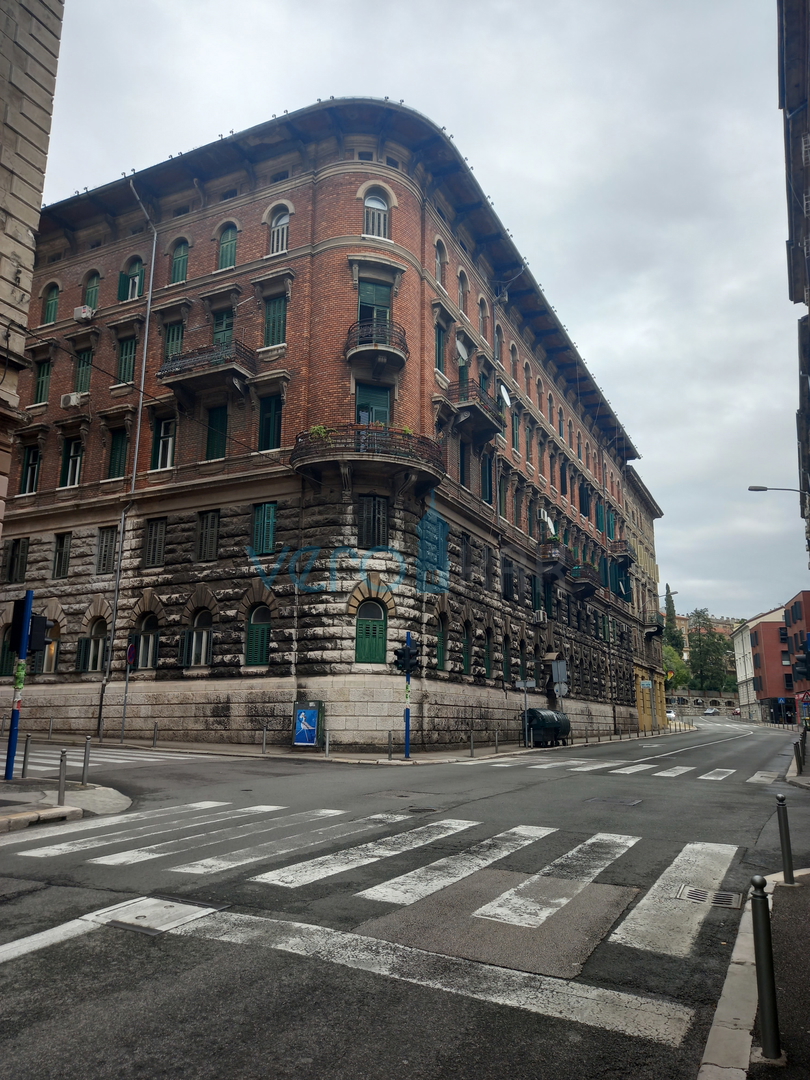 Rijeka, center, Pomerio, prostorno štirisobno stanovanje s 97 m2 v drugem nadstropju
