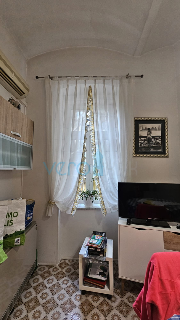 Rijeka, center, Pomerio, prostorno štirisobno stanovanje s 97 m2 v drugem nadstropju