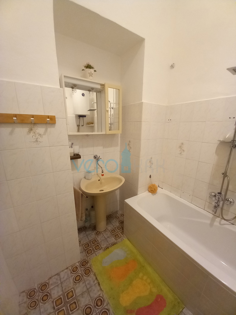 Rijeka, center, Pomerio, prostorno štirisobno stanovanje s 97 m2 v drugem nadstropju