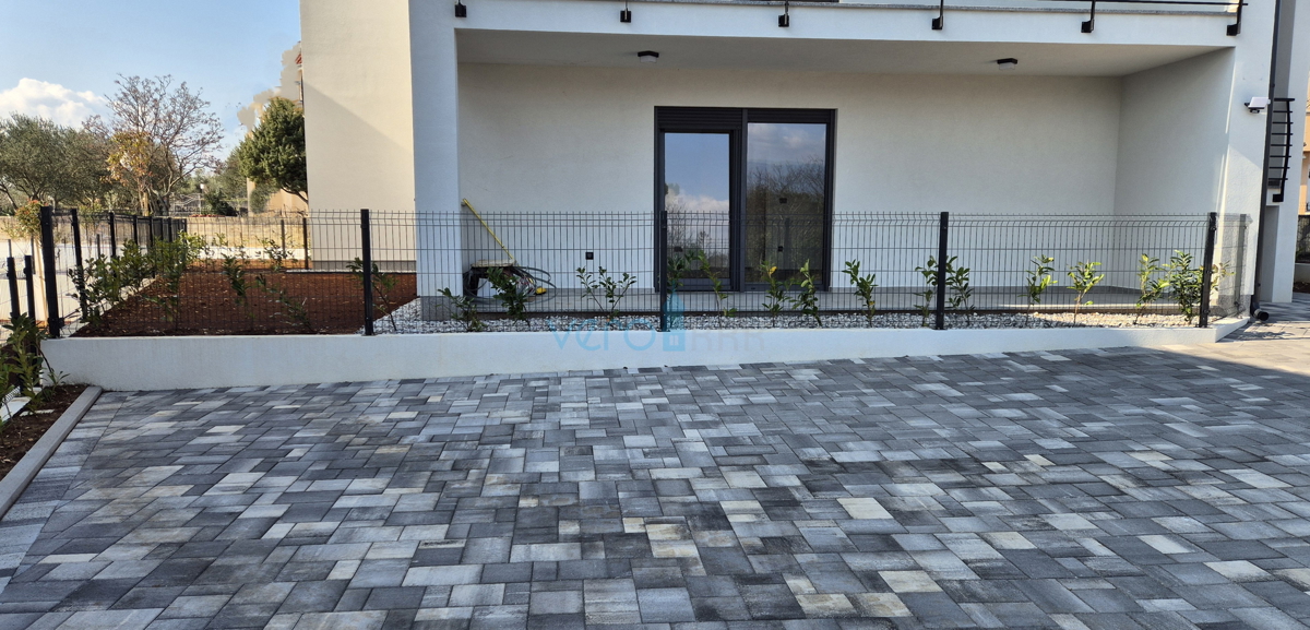 Uvala Soline, otok Krk, dvoposteljno stanovanje v pritličju, vrt, novogradnja, prodaja