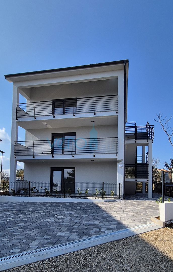 Uvala Soline, otok Krk, dvoposteljno stanovanje v pritličju, vrt, novogradnja, prodaja