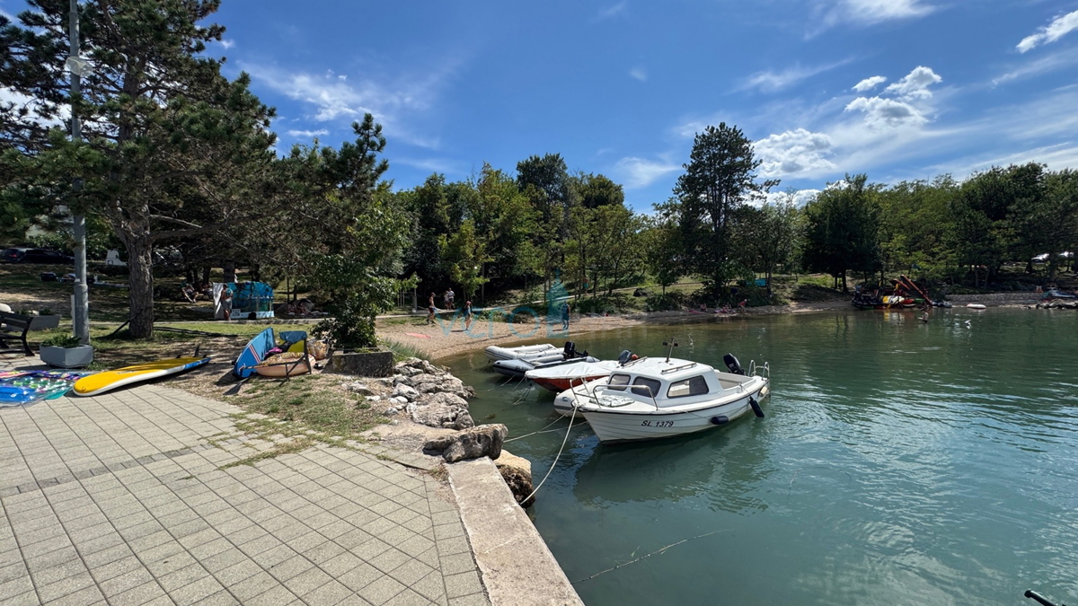 Otok Krk, zaliv Soline, dvosobno stanovanje, 50 m od morja, pogled, prodaja