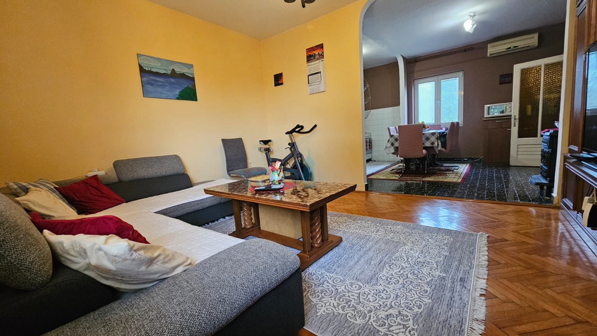 Otok Krk, mesto Krk, širša okolica, samostojna hiša, 110 m2, pogled na morje, zemljišče 980 m2, prodaja