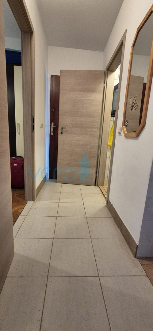 Otok Krk, Vrbnik, okolica, dvojna hiša z dvema stanovanjema, vrt, prodaja