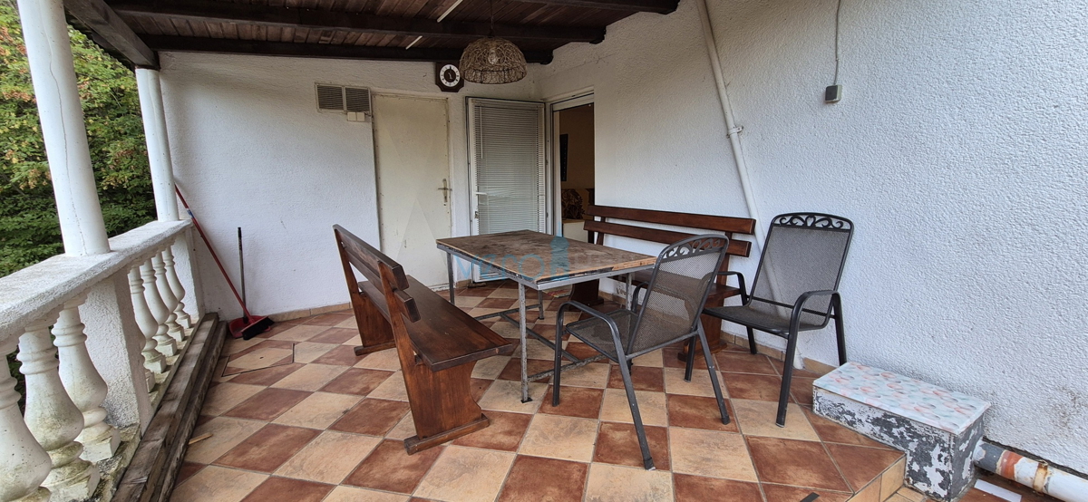 Otok Krk, Vrbnik, okolica, dvojna hiša z dvema stanovanjema, vrt, prodaja