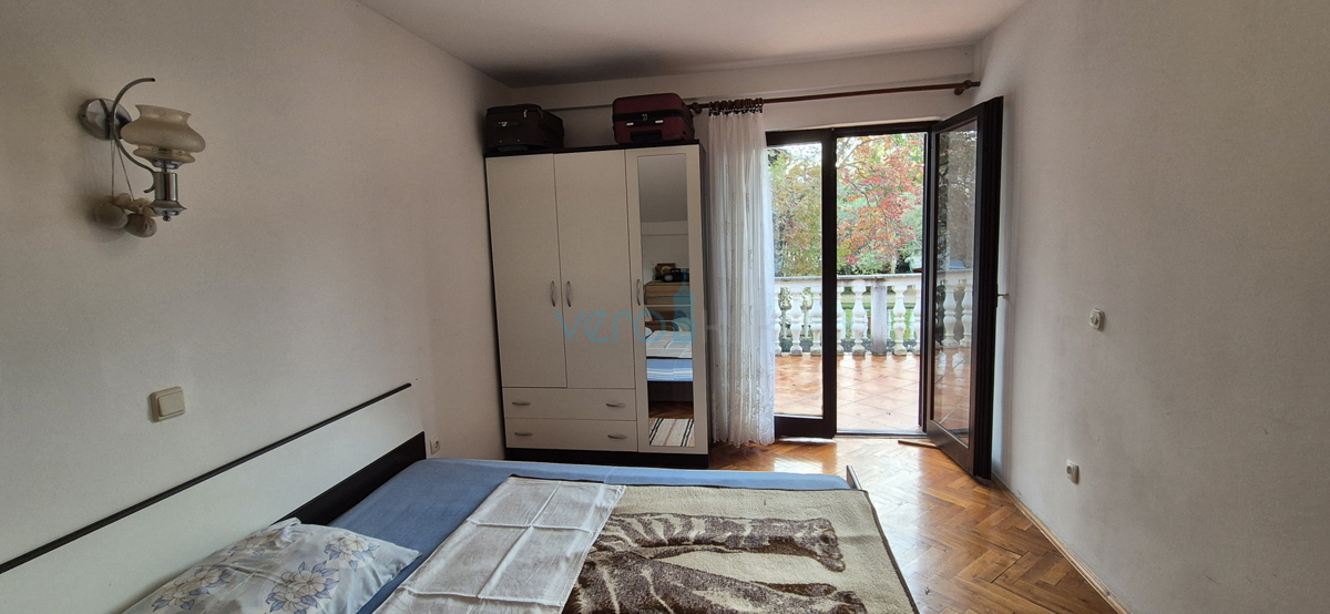 Otok Krk, Vrbnik, okolica, dvojna hiša z dvema stanovanjema, vrt, prodaja