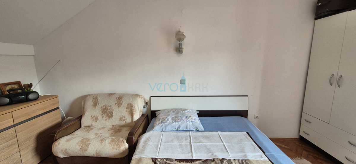 Otok Krk, Vrbnik, okolica, dvojna hiša z dvema stanovanjema, vrt, prodaja