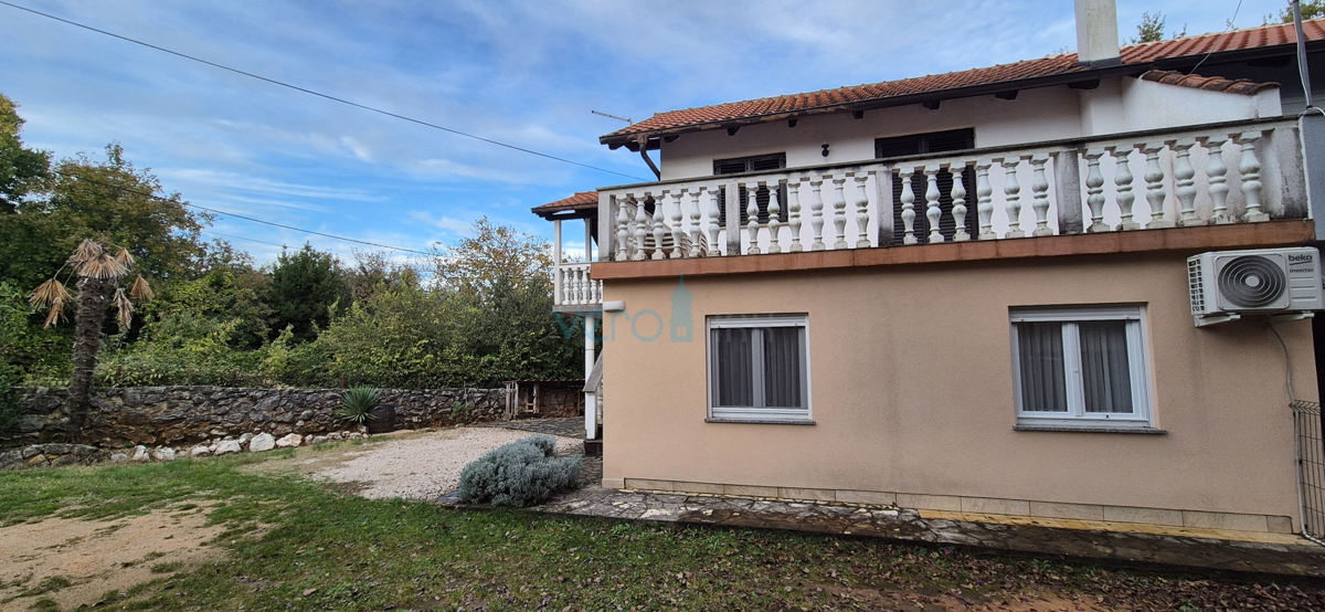 Otok Krk, Vrbnik, okolica, dvojna hiša z dvema stanovanjema, vrt, prodaja