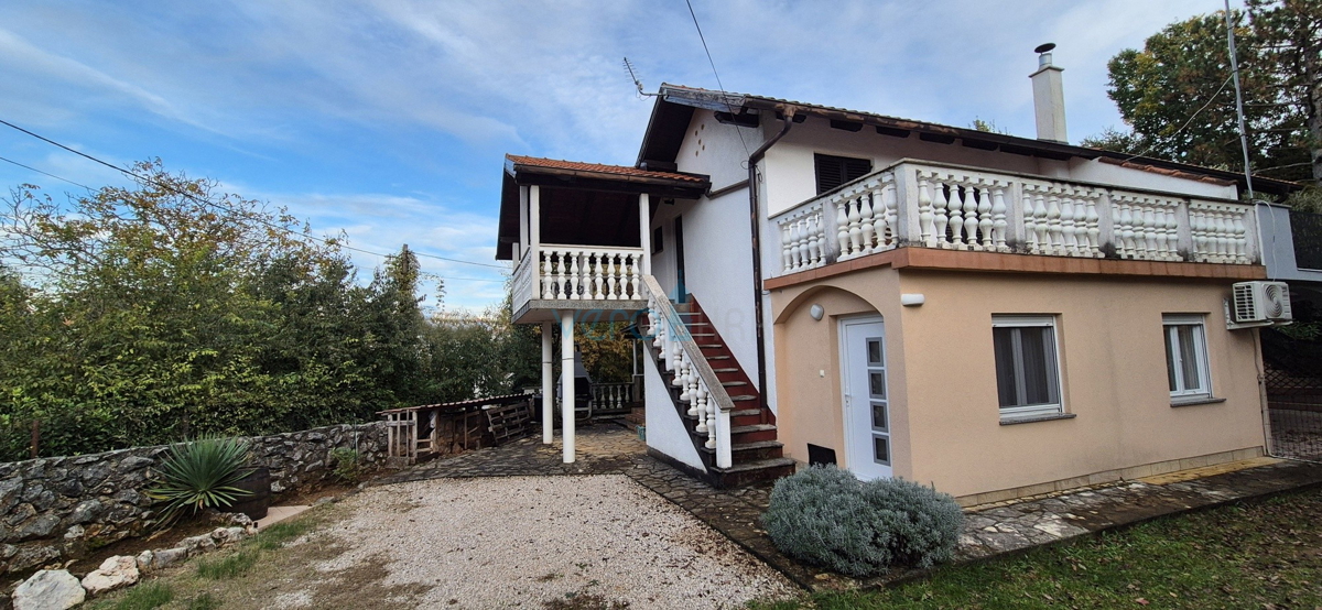 Otok Krk, Vrbnik, okolica, dvojna hiša z dvema stanovanjema, vrt, prodaja