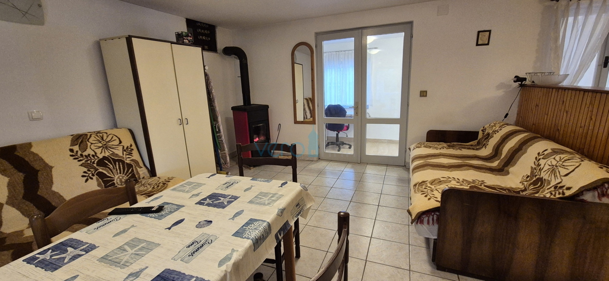 Otok Krk, Vrbnik, okolica, dvojna hiša z dvema stanovanjema, vrt, prodaja