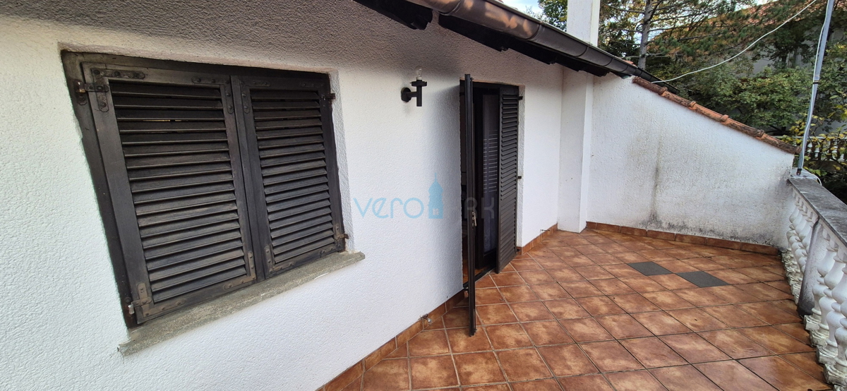 Otok Krk, Vrbnik, okolica, dvojna hiša z dvema stanovanjema, vrt, prodaja