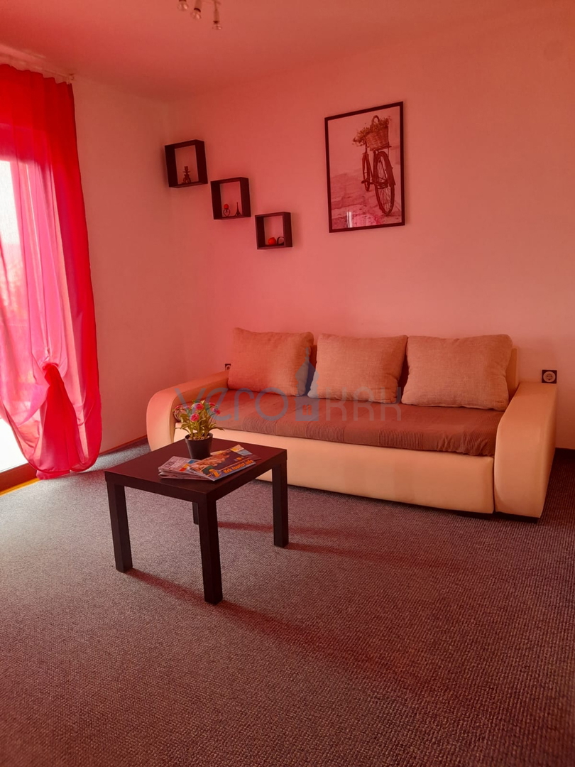 Njivice, otok Krk, dvojna hiša s 3 stanovanji, zemljišče, pogled na morje, prodaja