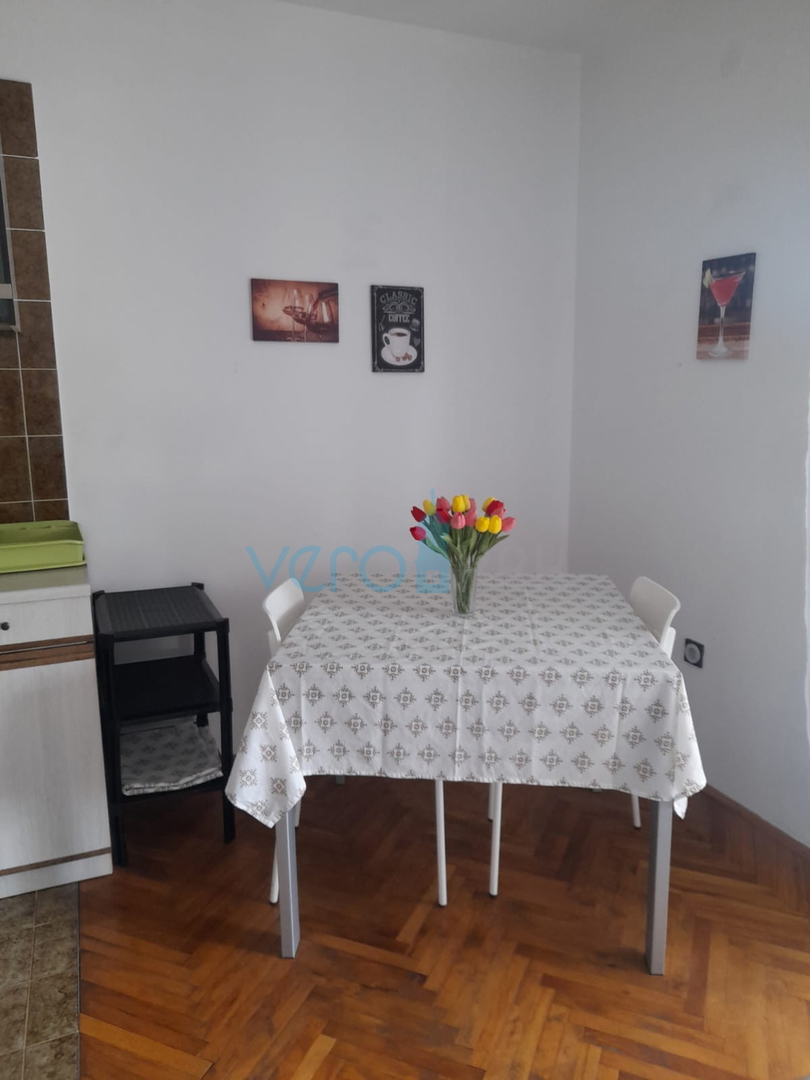 Njivice, otok Krk, dvojna hiša s 3 stanovanji, zemljišče, pogled na morje, prodaja