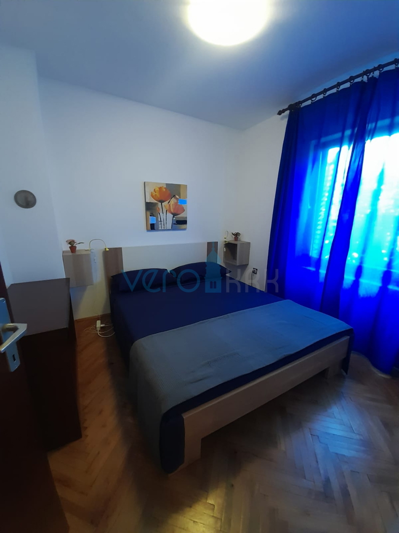 Njivice, otok Krk, dvojna hiša s 3 stanovanji, zemljišče, pogled na morje, prodaja