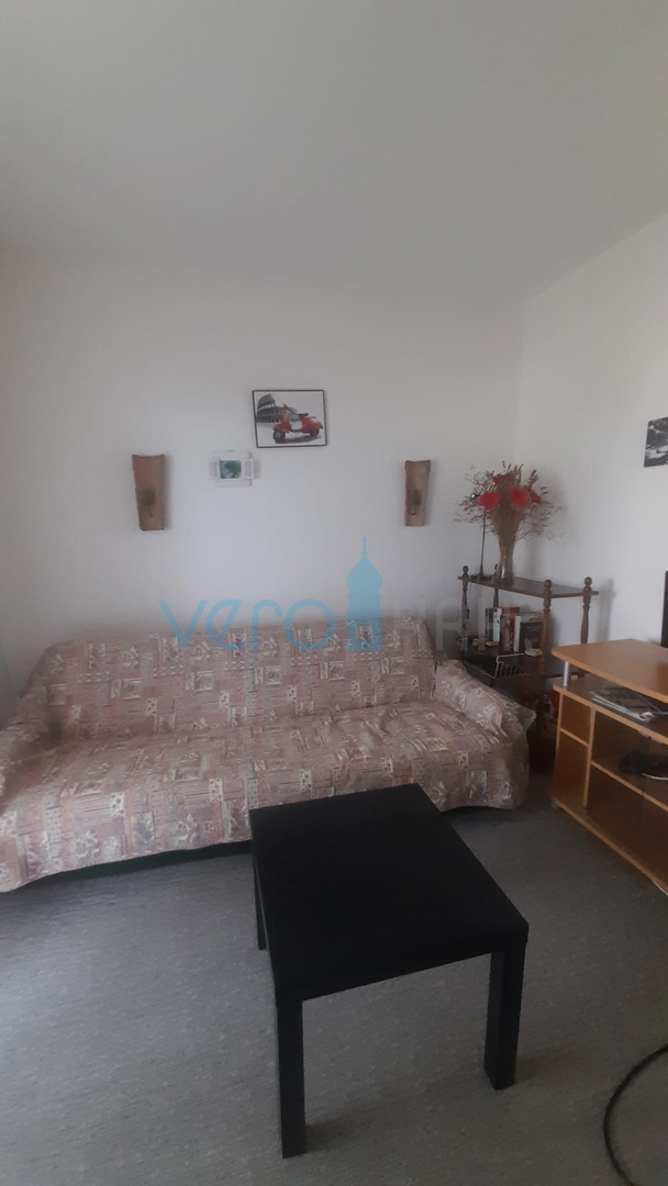 Njivice, otok Krk, dvojna hiša s 3 stanovanji, zemljišče, pogled na morje, prodaja