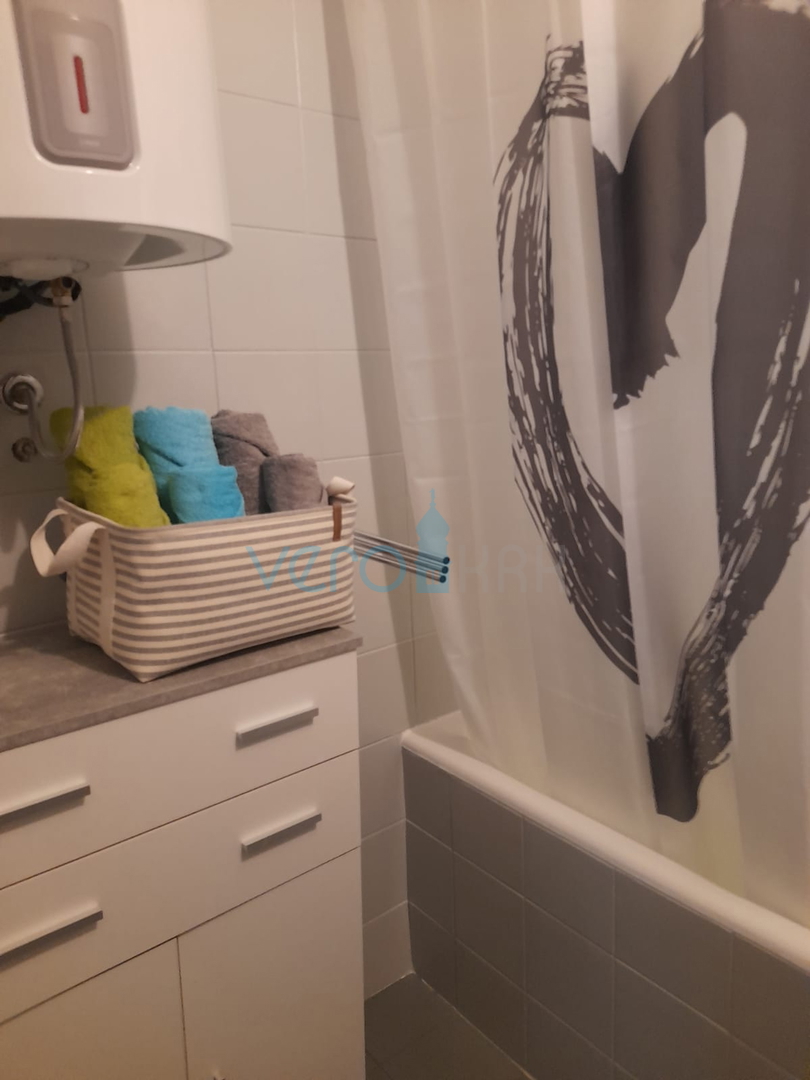 Njivice, otok Krk, dvojna hiša s 3 stanovanji, zemljišče, pogled na morje, prodaja