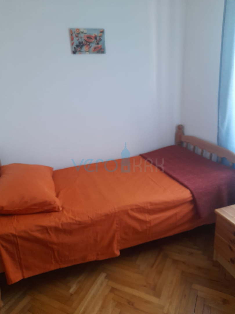 Njivice, otok Krk, dvojna hiša s 3 stanovanji, zemljišče, pogled na morje, prodaja