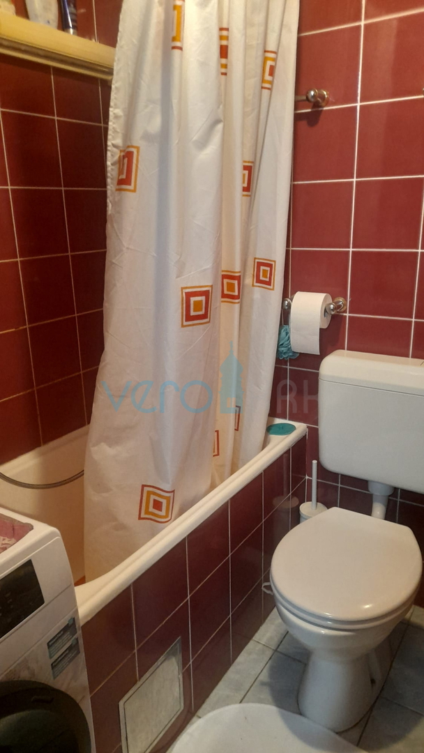 Njivice, otok Krk, dvojna hiša s 3 stanovanji, zemljišče, pogled na morje, prodaja