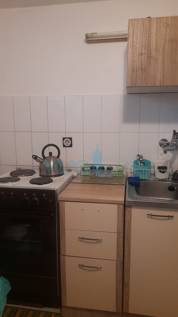 Njivice, otok Krk, dvojna hiša s 3 stanovanji, zemljišče, pogled na morje, prodaja