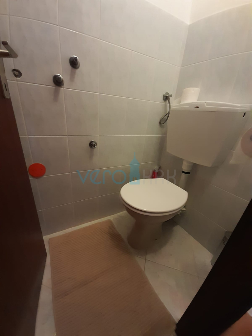 Njivice, otok Krk, dvojna hiša s 3 stanovanji, zemljišče, pogled na morje, prodaja