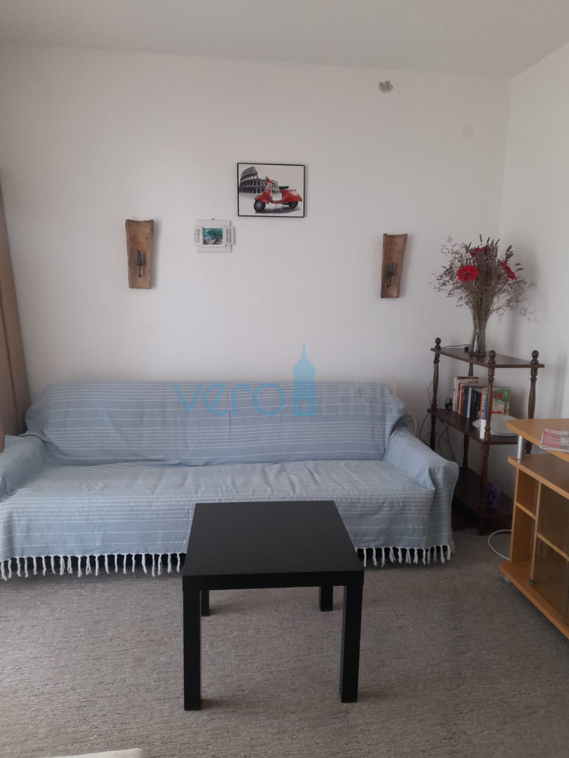 Njivice, otok Krk, dvojna hiša s 3 stanovanji, zemljišče, pogled na morje, prodaja