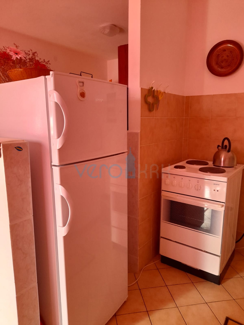 Njivice, otok Krk, dvojna hiša s 3 stanovanji, zemljišče, pogled na morje, prodaja