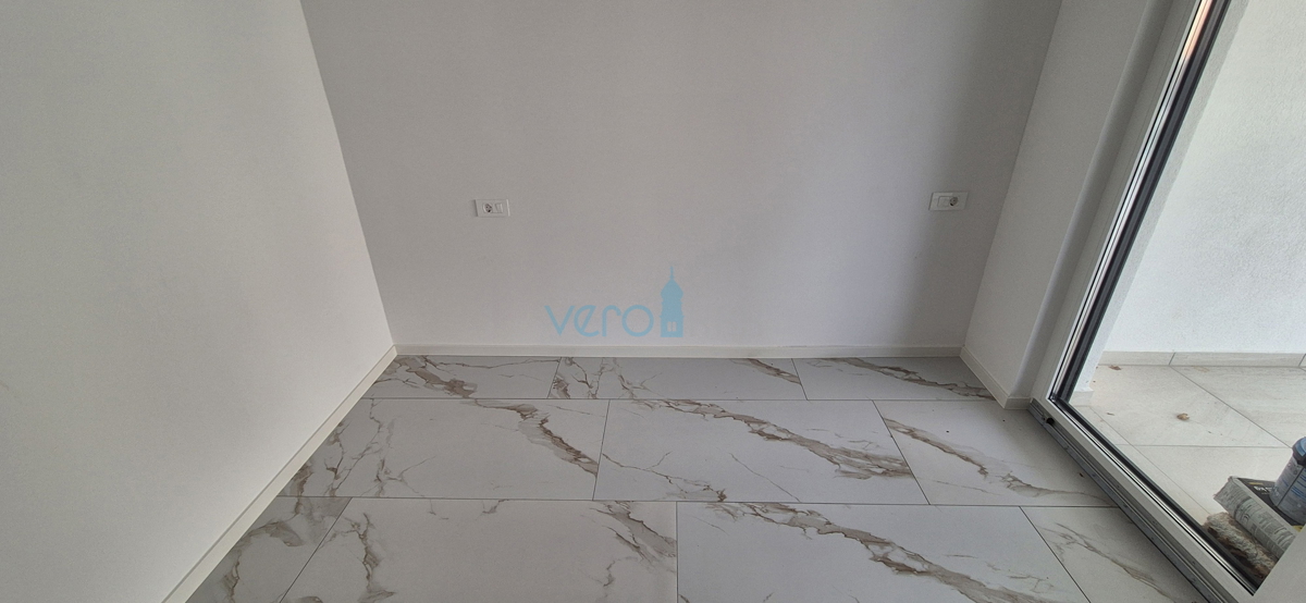 Otok Krk, Malinska, novogradnja, moderna hiša s bazenom, vrt, razgled, prodaja