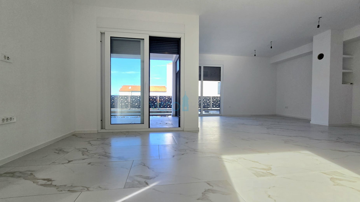 Otok Krk, Malinska, novogradnja, moderna hiša s bazenom, vrt, razgled, prodaja