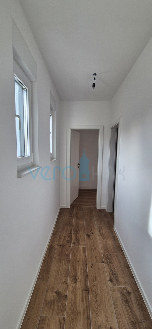 Otok Krk, Malinska, novogradnja, moderna hiša s bazenom, vrt, razgled, prodaja