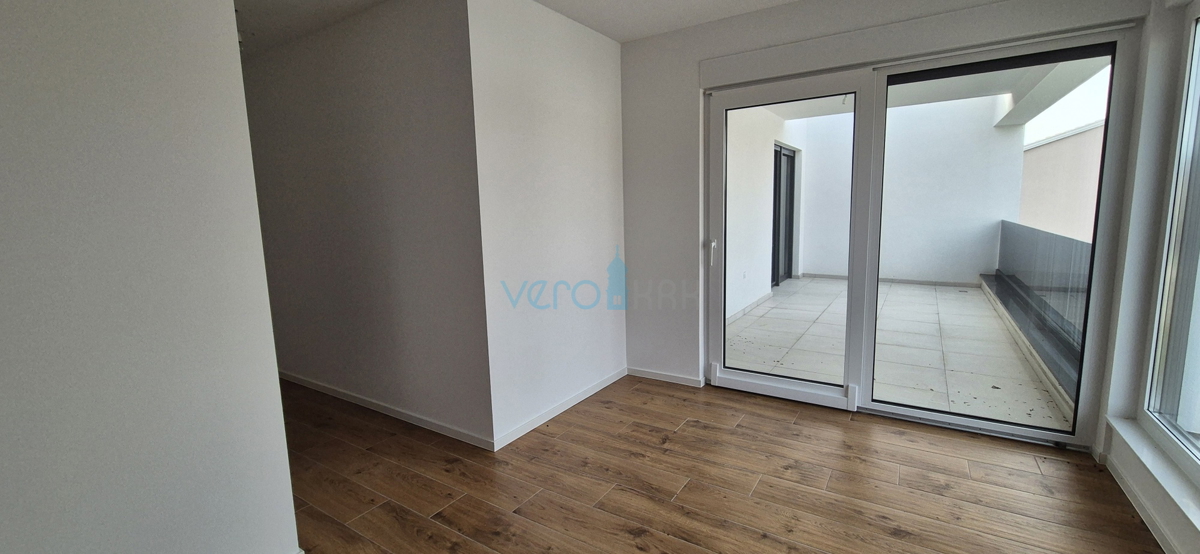 Otok Krk, Malinska, novogradnja, moderna hiša s bazenom, vrt, razgled, prodaja