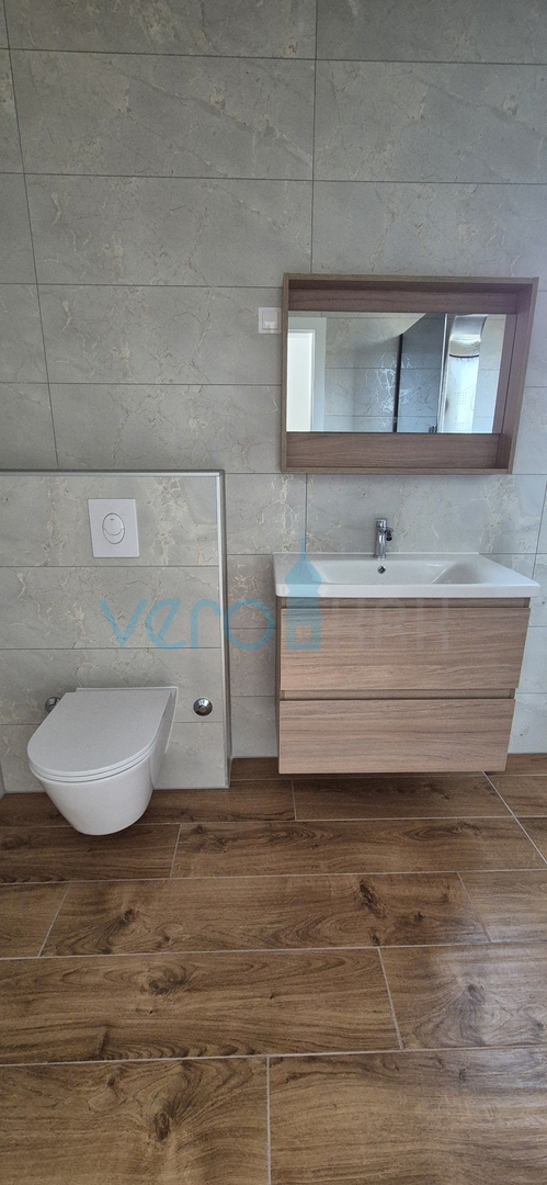 Otok Krk, Malinska, novogradnja, moderna hiša s bazenom, vrt, razgled, prodaja